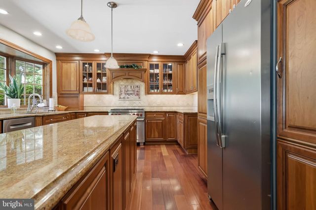 10 PHEASANT DR, Holland, PA 18966