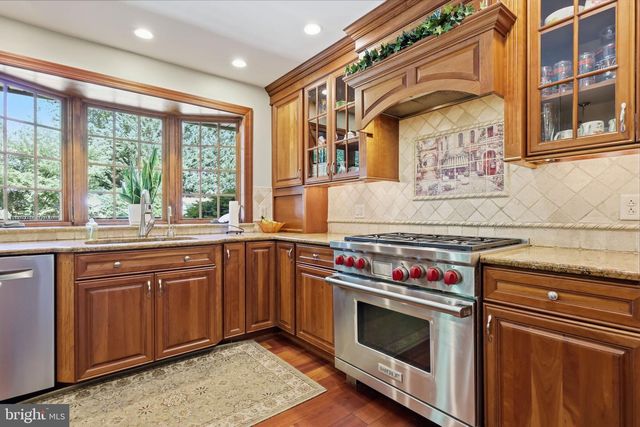 10 PHEASANT DR, Holland, PA 18966