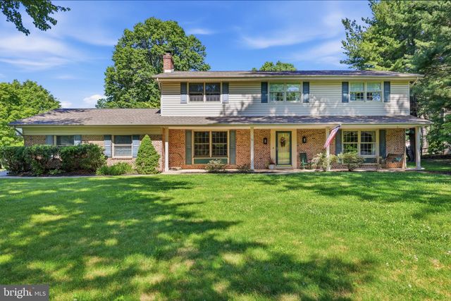 10 PHEASANT DR, Holland, PA 18966