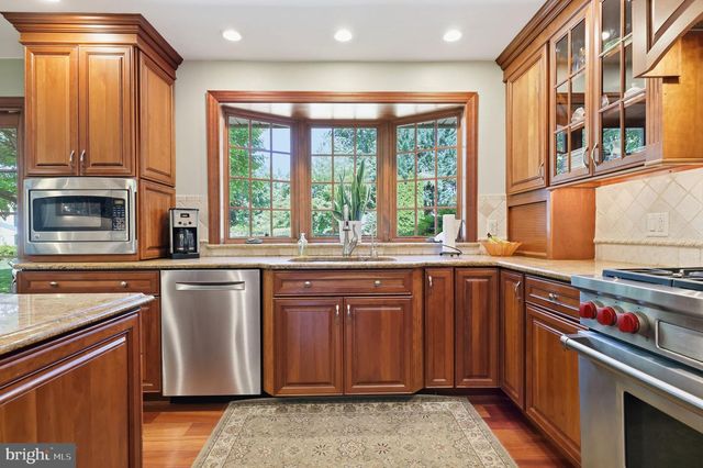 10 PHEASANT DR, Holland, PA 18966