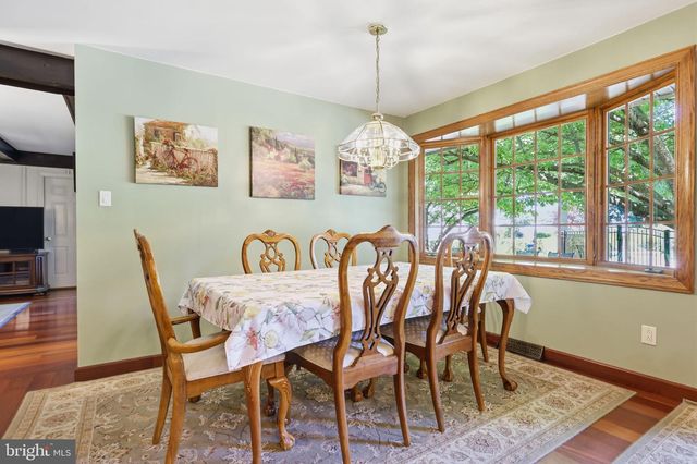 10 PHEASANT DR, Holland, PA 18966