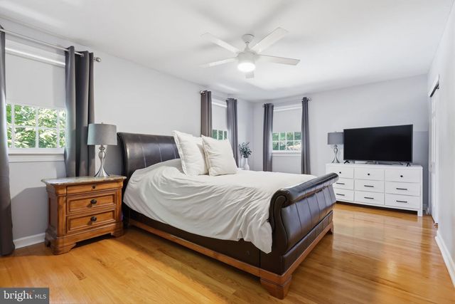 10 PHEASANT DR, Holland, PA 18966