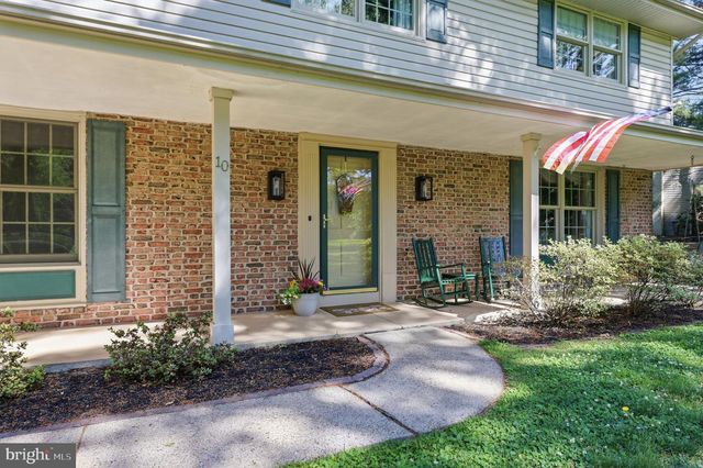 10 PHEASANT DR, Holland, PA 18966