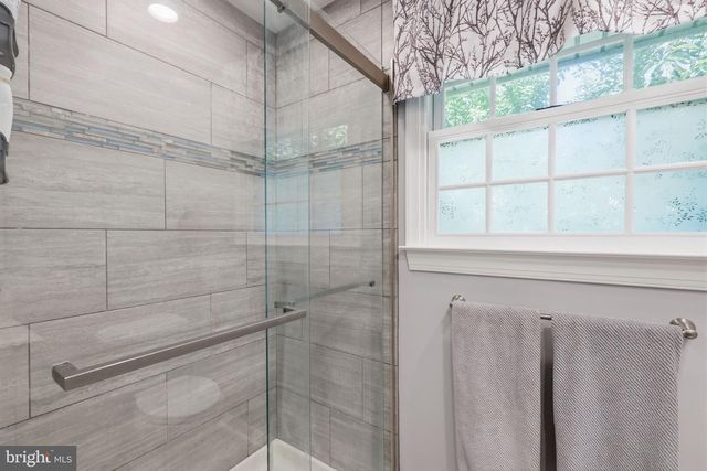 10 PHEASANT DR, Holland, PA 18966