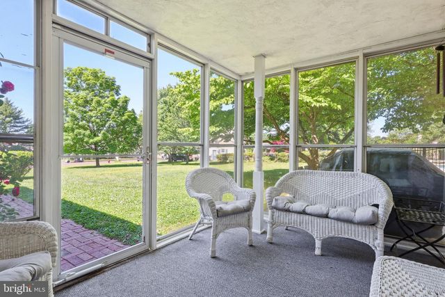 10 PHEASANT DR, Holland, PA 18966