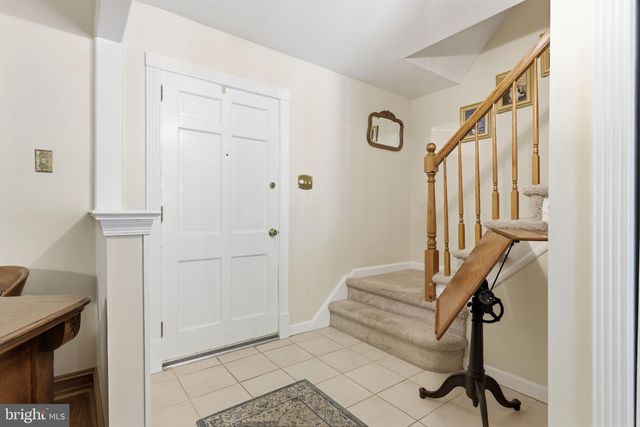 10 PHEASANT DR, Holland, PA 18966