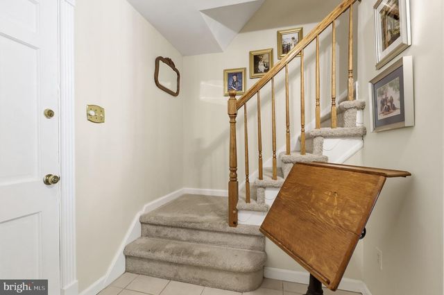 10 PHEASANT DR, Holland, PA 18966