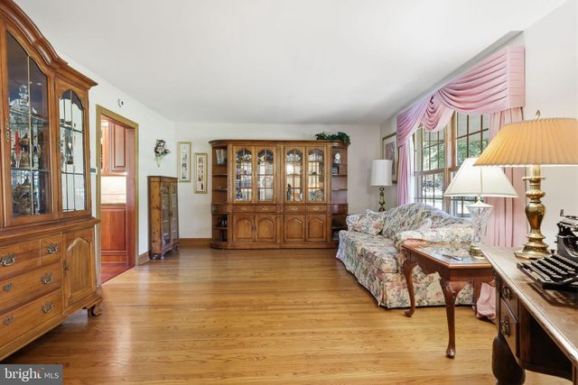 10 PHEASANT DR, Holland, PA 18966