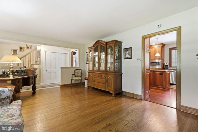 10 PHEASANT DR, Holland, PA 18966
