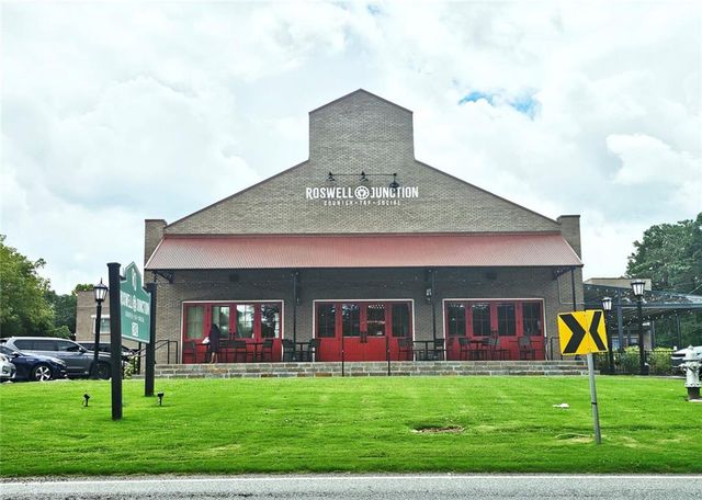 128 River Ridge Lane, Roswell, GA 30075