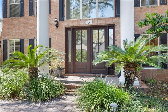 5 Plantation Oaks Drive, Mary Esther, FL 32569