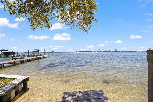 5 Plantation Oaks Drive, Mary Esther, FL 32569