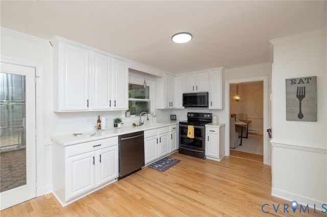 7358 Hill View Dr, Mechanicsville, VA 23111