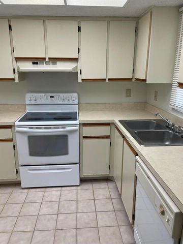 1550 SE Royal Green Circle P-203, Port St Lucie, FL 34952