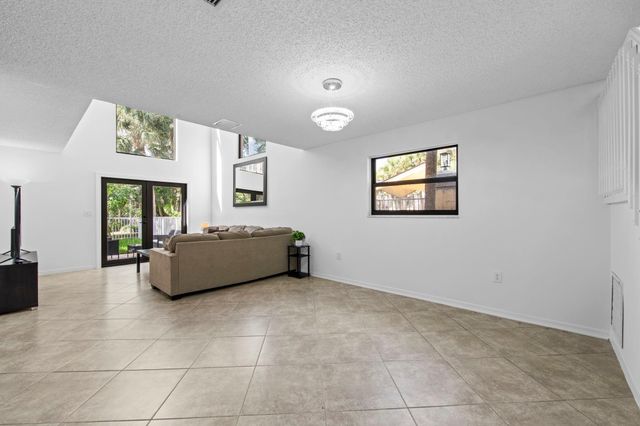 9838 Fairway Cove Lane, Plantation, FL 33324