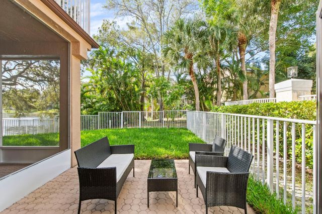 9838 Fairway Cove Lane, Plantation, FL 33324