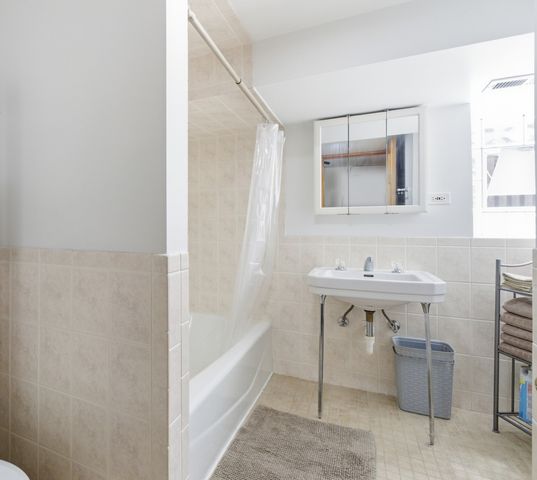 5320 N Lovejoy Avenue, Chicago, IL 60630