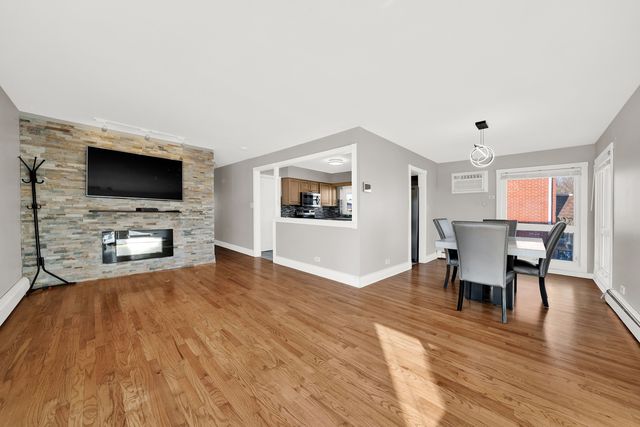 484 Shenstone Road, Riverside, IL 60546