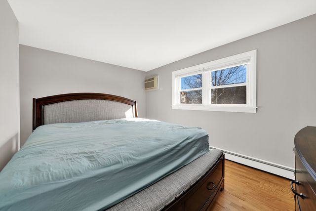 484 Shenstone Road, Riverside, IL 60546