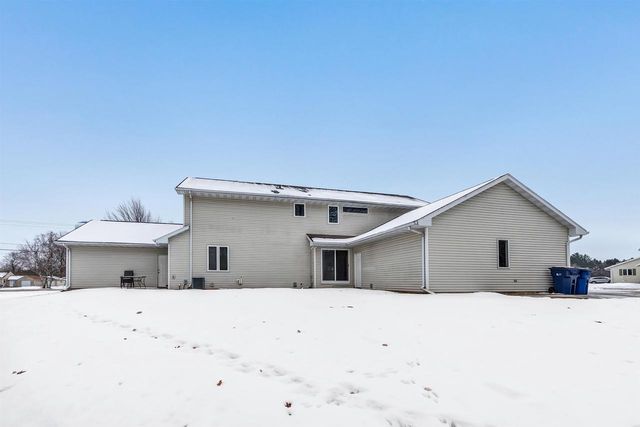 1968 TRENTON LANE, Suamico, WI 54313