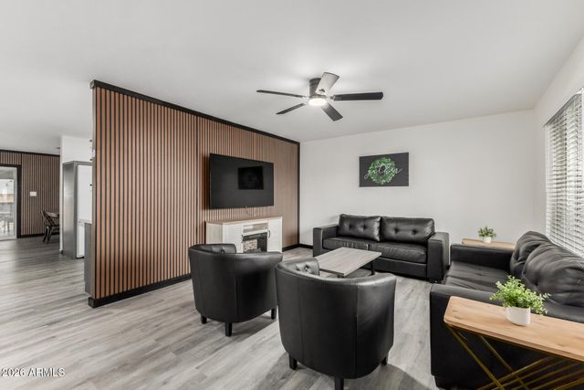 2117 W KIMBERLY Way, Phoenix, AZ 85027