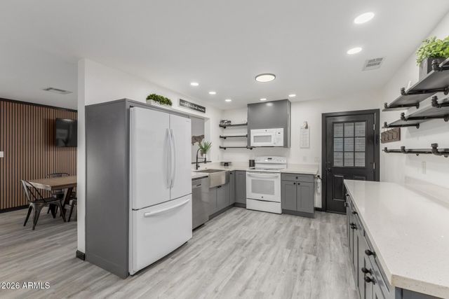 2117 W KIMBERLY Way, Phoenix, AZ 85027