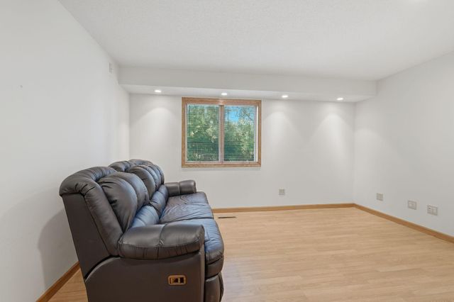 1835 63rd Street E, Inver Grove Heights, MN 55077