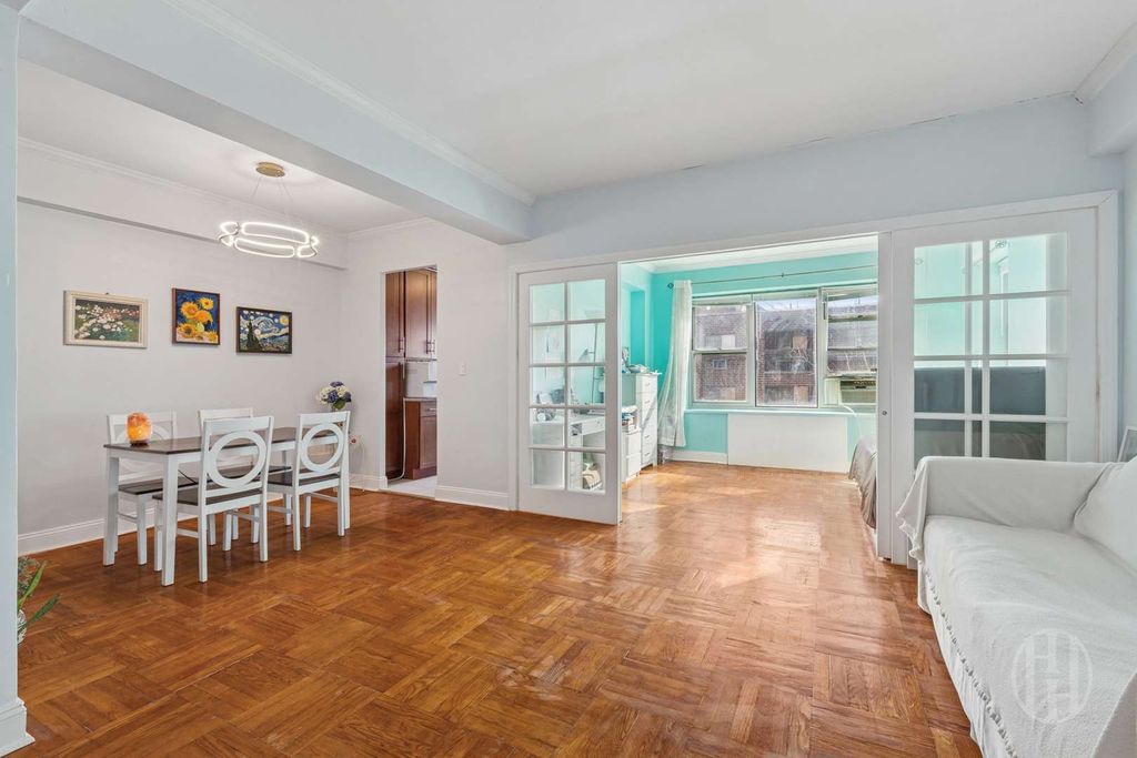 6333 98th Pl Apt 6Q, New York City, NY 11374