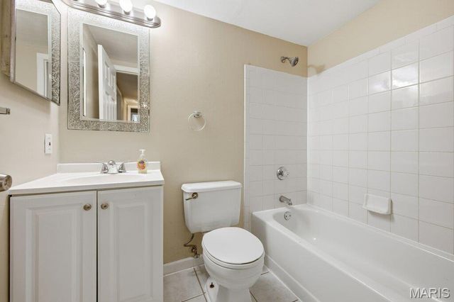 1231 Creve Coeur Crossing Lane B, Creve Coeur, MO 63017