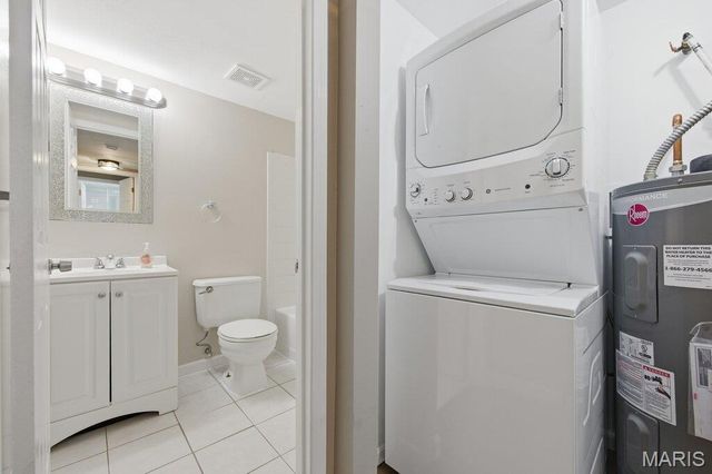 1231 Creve Coeur Crossing Lane B, Creve Coeur, MO 63017