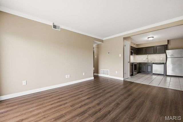 1231 Creve Coeur Crossing Lane B, Creve Coeur, MO 63017