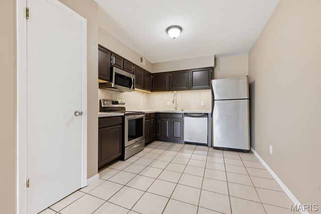1231 Creve Coeur Crossing Lane B, Creve Coeur, MO 63017