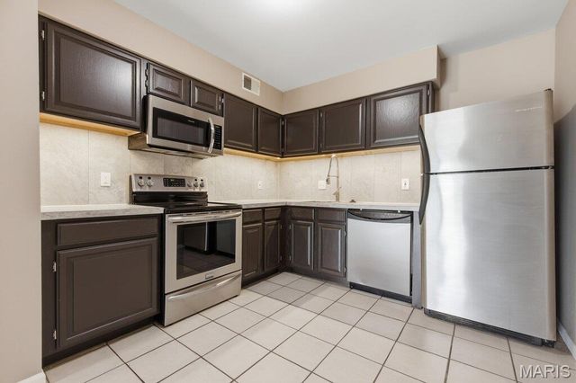 1231 Creve Coeur Crossing Lane B, Creve Coeur, MO 63017