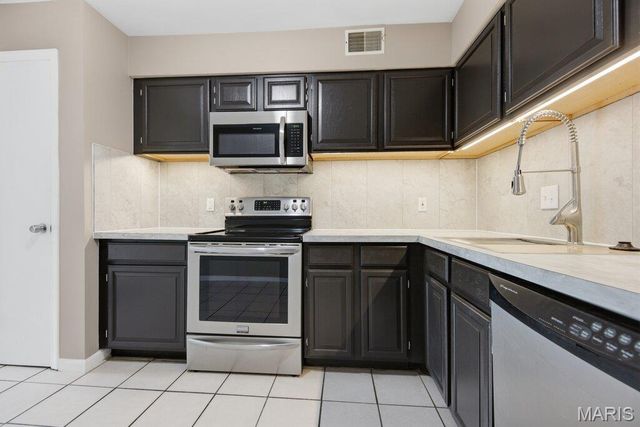 1231 Creve Coeur Crossing Lane B, Creve Coeur, MO 63017