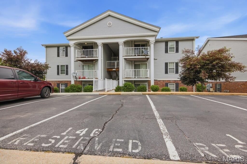 1231 Creve Coeur Crossing Lane B, Creve Coeur, MO 63017