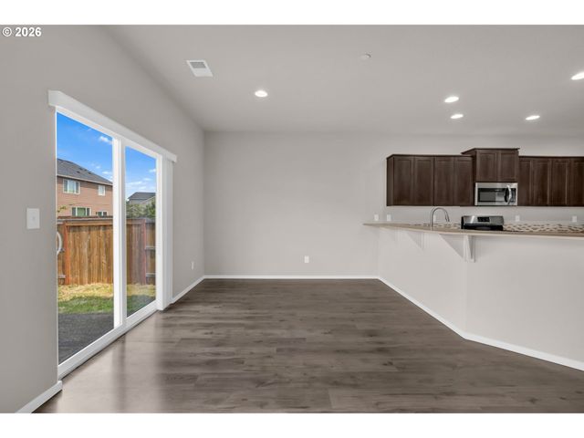 1717 Ne PIONEER Ln, Camas, WA 98607