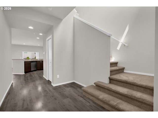 1717 Ne PIONEER Ln, Camas, WA 98607