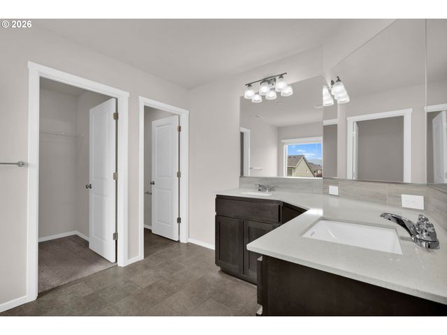 1717 Ne PIONEER Ln, Camas, WA 98607