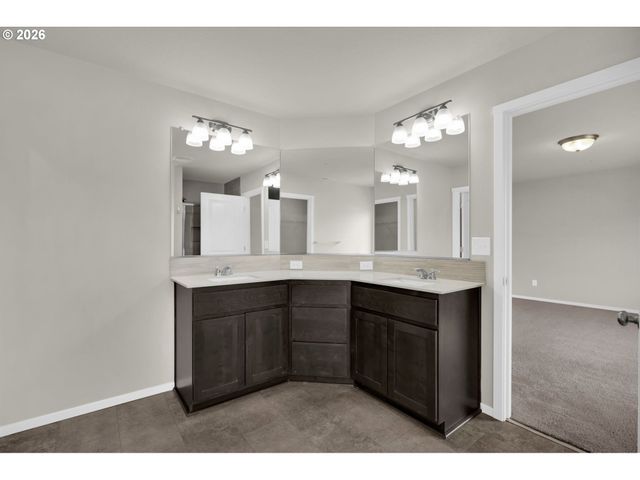 1717 Ne PIONEER Ln, Camas, WA 98607