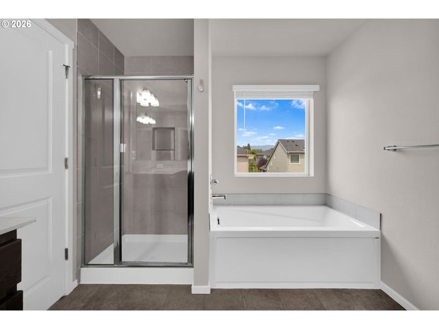 1717 Ne PIONEER Ln, Camas, WA 98607