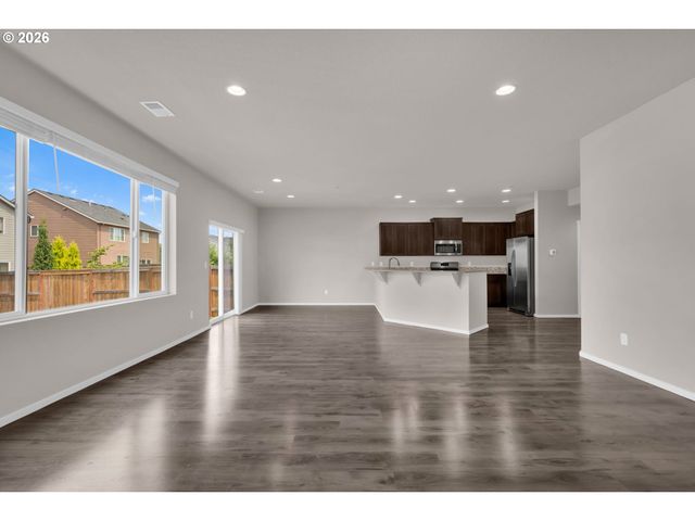 1717 Ne PIONEER Ln, Camas, WA 98607