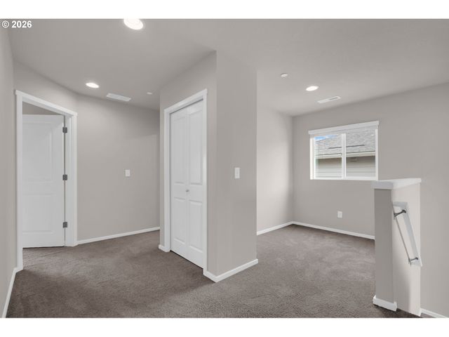 1717 Ne PIONEER Ln, Camas, WA 98607