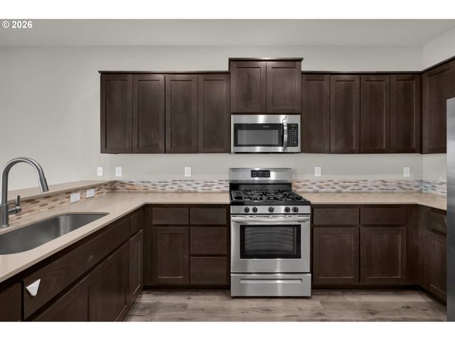 1717 Ne PIONEER Ln, Camas, WA 98607