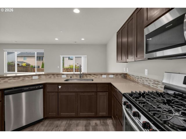 1717 Ne PIONEER Ln, Camas, WA 98607