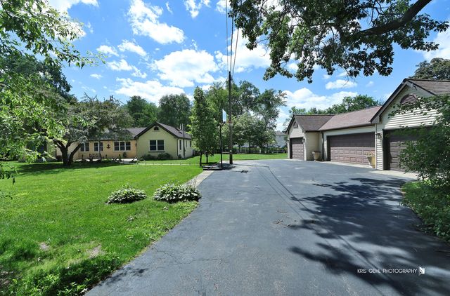 9425 Byrne Drive, Fox River Grove, IL 60021