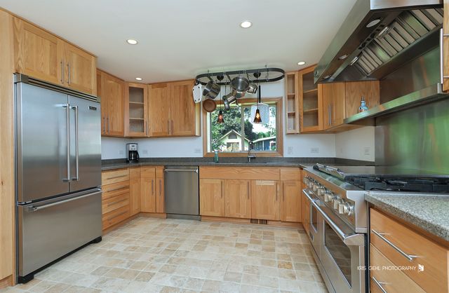 9425 Byrne Drive, Fox River Grove, IL 60021