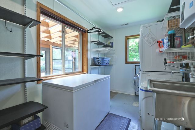 9425 Byrne Drive, Fox River Grove, IL 60021