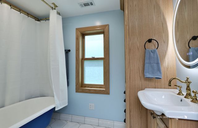 9425 Byrne Drive, Fox River Grove, IL 60021