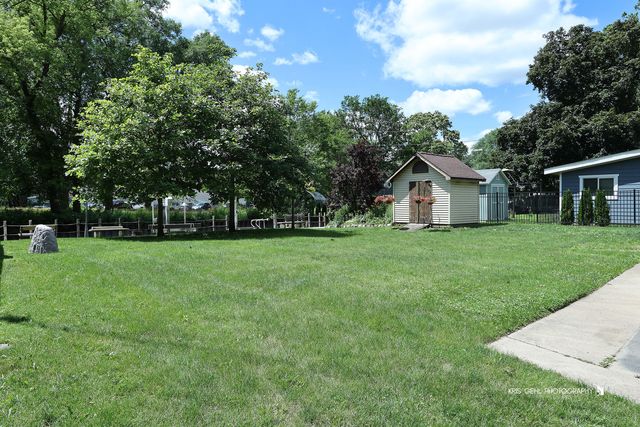 9425 Byrne Drive, Fox River Grove, IL 60021