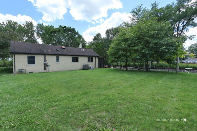 9425 Byrne Drive, Fox River Grove, IL 60021